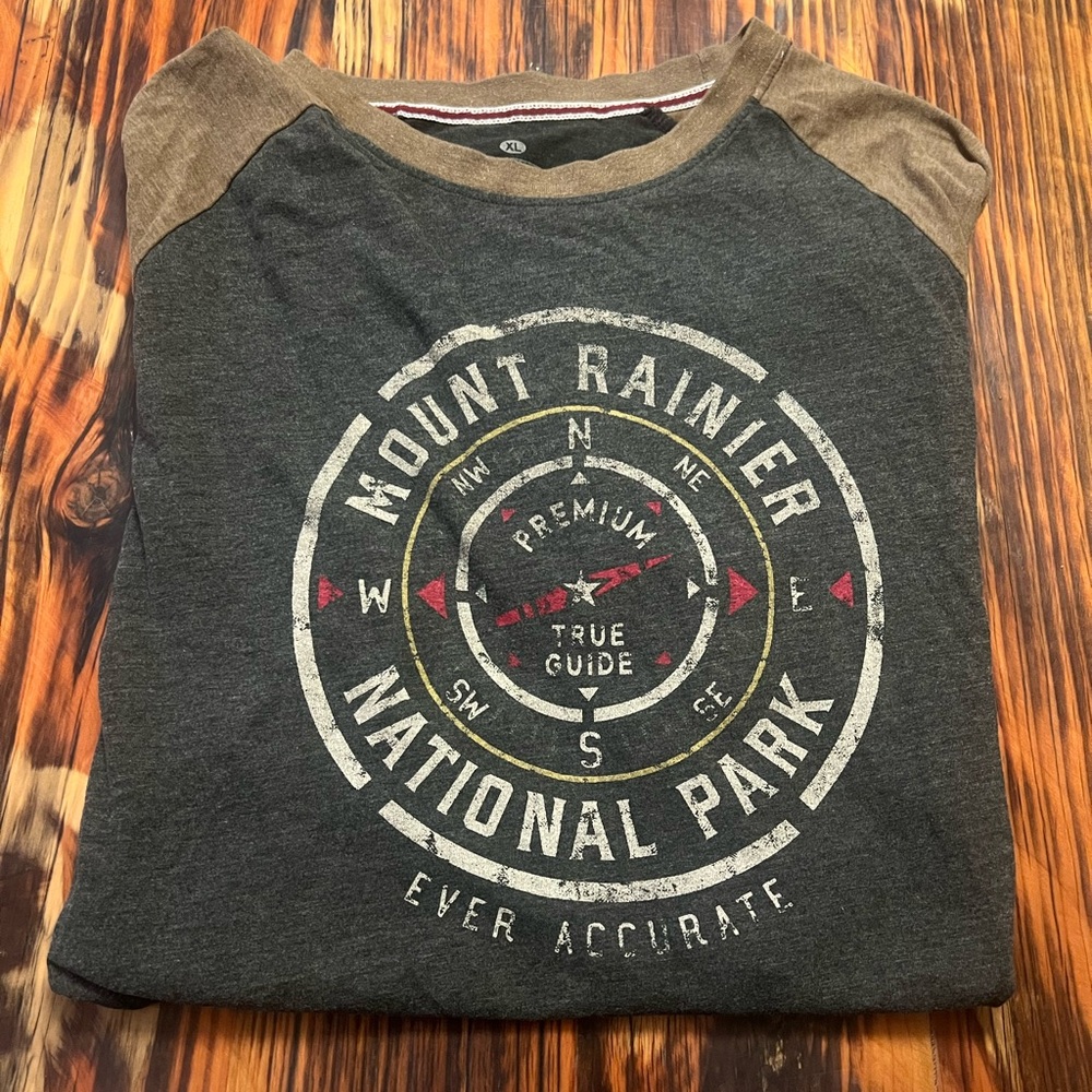 Mount Rainer National Park shirt. Size XL